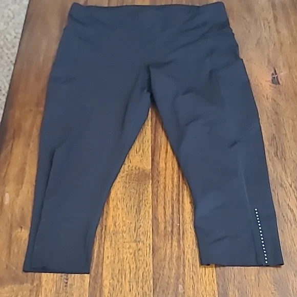 Lululemon high rise crop legging Size 12. - Picture 4 of 6